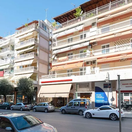 Monochrome Style 1bdrm Apt Close To City Center Apartament