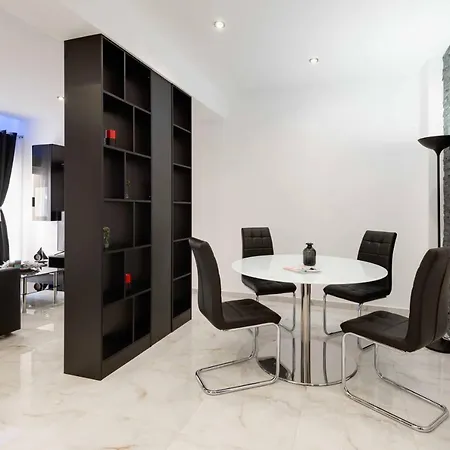 Monochrome Style 1bdrm Apt Close To City Center Apartament Saloniki