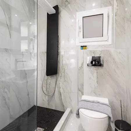 Monochrome Style 1bdrm Apt Close To City Center