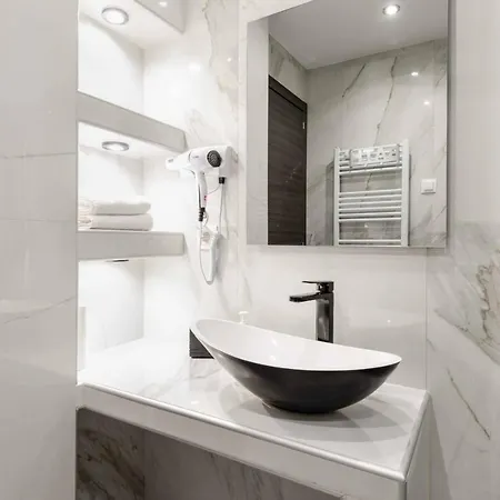 Monochrome Style 1bdrm Apt Close To City Center