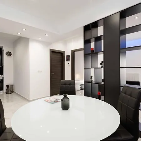 Monochrome Style 1bdrm Apt Close To City Center *